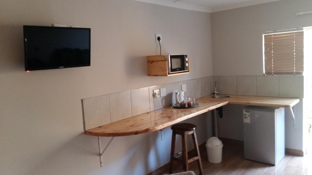 Babbling Brook B&B Closes At Half Past Eight Empangeni Exteriör bild