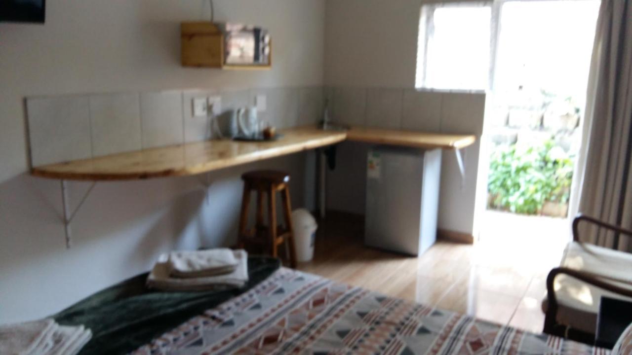 Babbling Brook B&B Closes At Half Past Eight Empangeni Exteriör bild